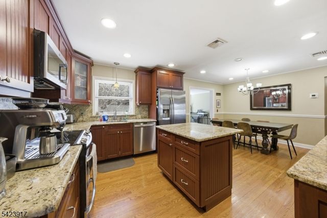 964 Crescent Dr, Rahway City, NJ 07065