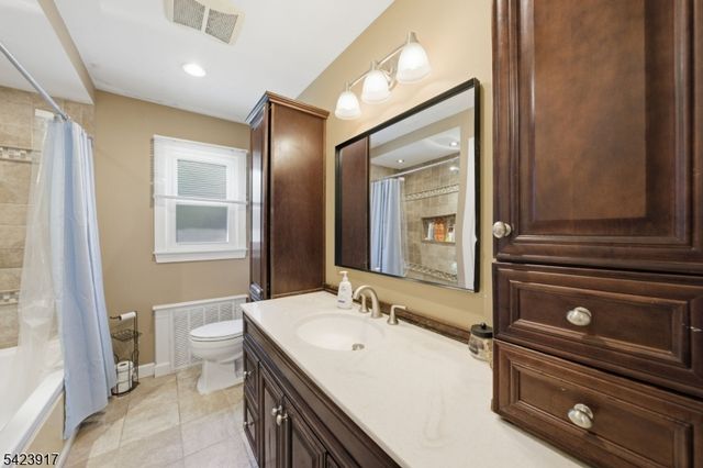 964 Crescent Dr, Rahway City, NJ 07065