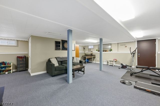 964 Crescent Dr, Rahway City, NJ 07065