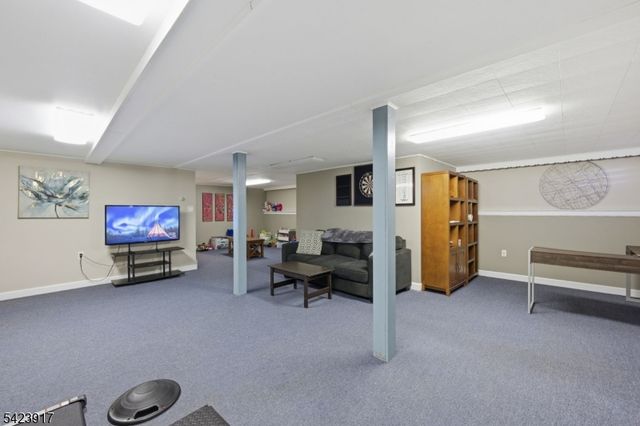 964 Crescent Dr, Rahway City, NJ 07065
