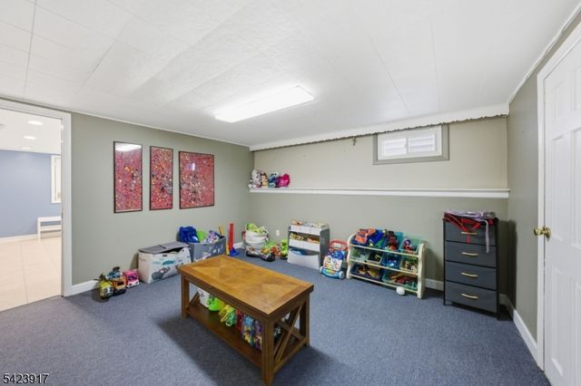 964 Crescent Dr, Rahway City, NJ 07065
