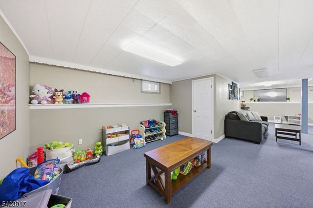 964 Crescent Dr, Rahway City, NJ 07065