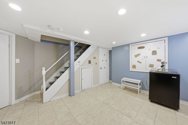 964 Crescent Dr, Rahway City, NJ 07065