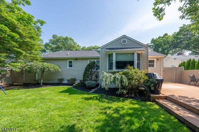 964 Crescent Dr, Rahway City, NJ 07065