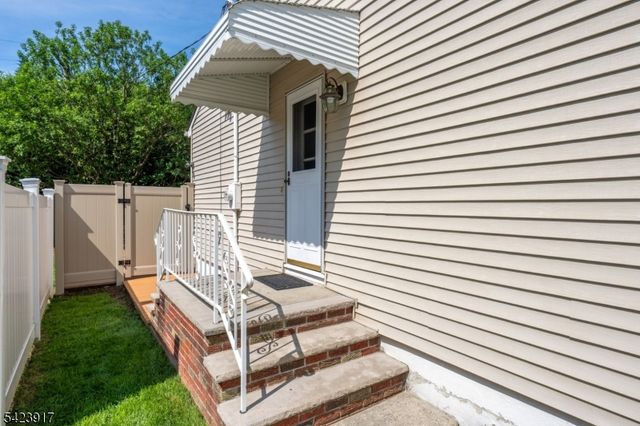 964 Crescent Dr, Rahway City, NJ 07065