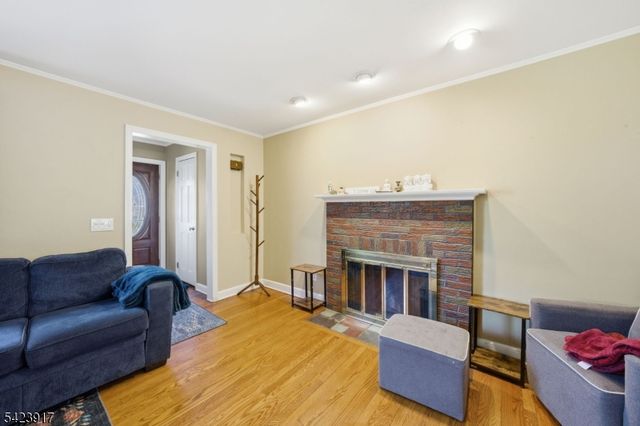 964 Crescent Dr, Rahway City, NJ 07065