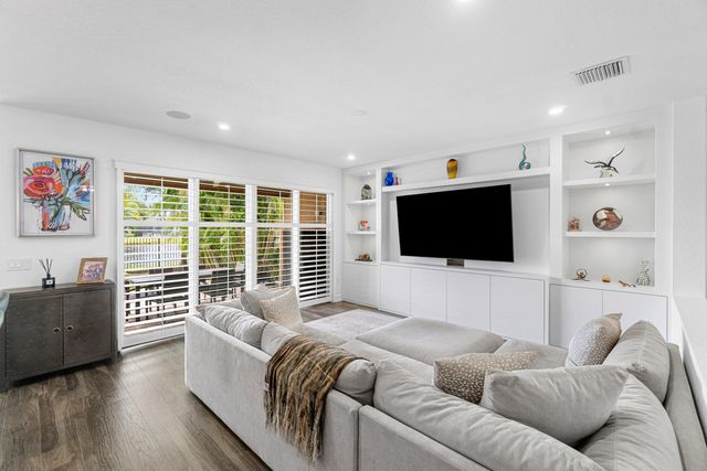 8300 Calabria Lakes Drive, Boynton Beach, FL 33473