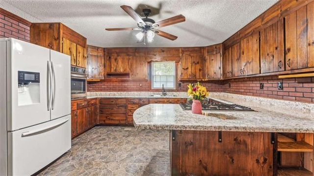 163 Portland Circle, Aragon, GA 30104