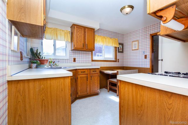 16717 Windermere Circle, Southgate, MI 48195