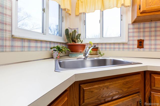 16717 Windermere Circle, Southgate, MI 48195