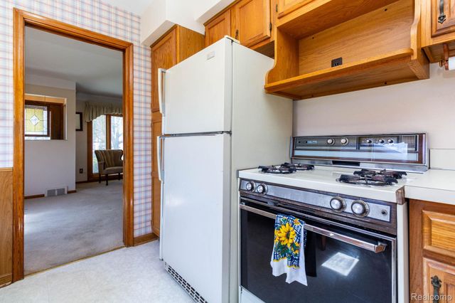 16717 Windermere Circle, Southgate, MI 48195