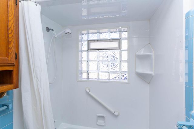 16717 Windermere Circle, Southgate, MI 48195