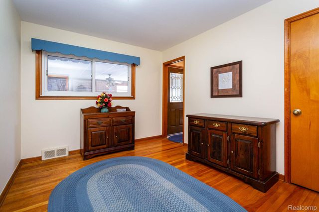 16717 Windermere Circle, Southgate, MI 48195