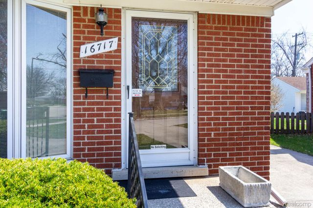 16717 Windermere Circle, Southgate, MI 48195