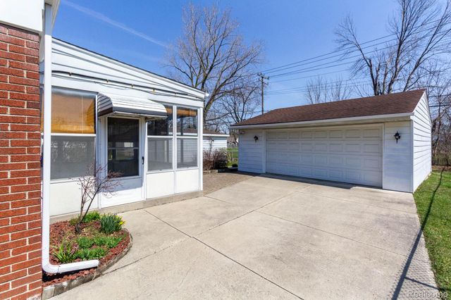 16717 Windermere Circle, Southgate, MI 48195