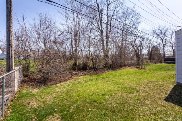 16717 Windermere Circle, Southgate, MI 48195