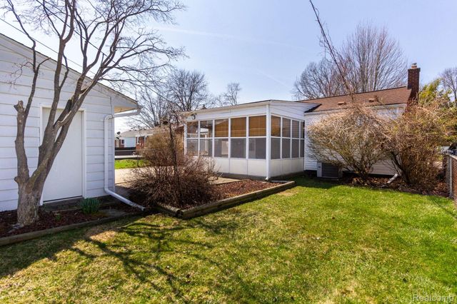 16717 Windermere Circle, Southgate, MI 48195