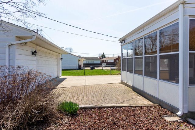 16717 Windermere Circle, Southgate, MI 48195