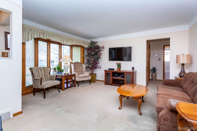 16717 Windermere Circle, Southgate, MI 48195