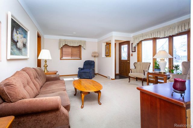 16717 Windermere Circle, Southgate, MI 48195