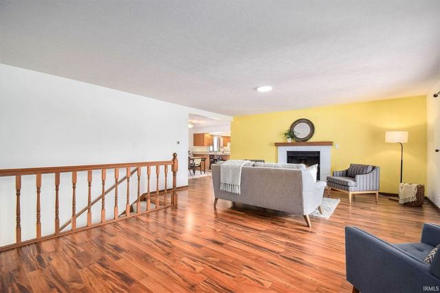 1317 E Island View Drive, Warsaw, IN 46580