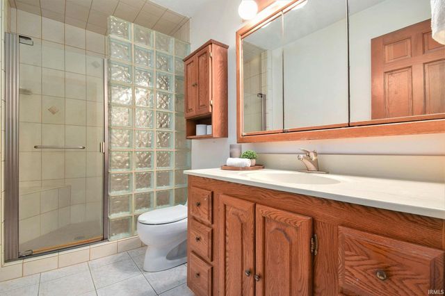 1317 E Island View Drive, Warsaw, IN 46580