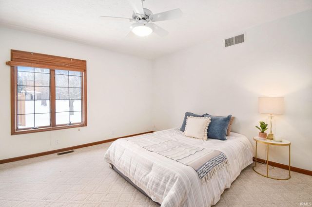 1317 E Island View Drive, Warsaw, IN 46580