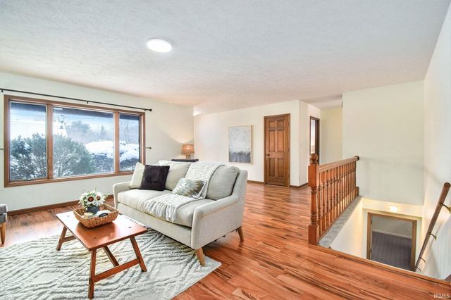 1317 E Island View Drive, Warsaw, IN 46580