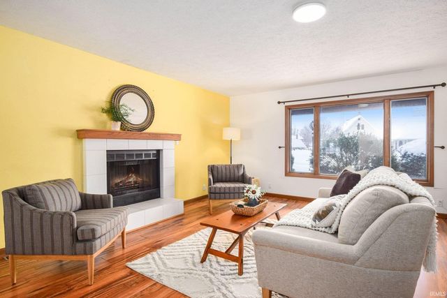 1317 E Island View Drive, Warsaw, IN 46580