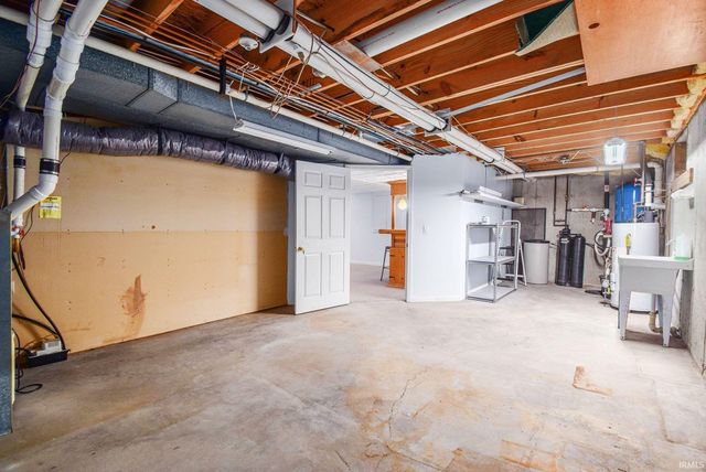 1317 E Island View Drive, Warsaw, IN 46580