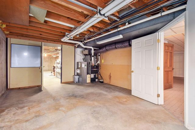 1317 E Island View Drive, Warsaw, IN 46580