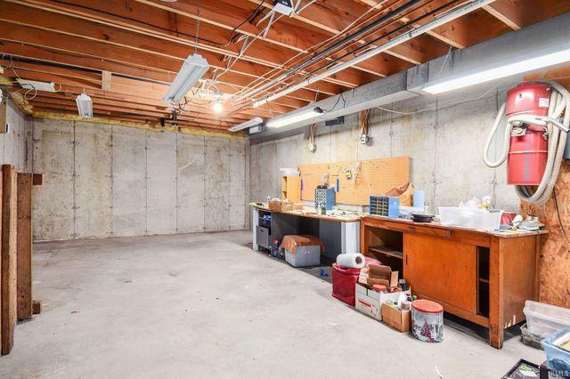 1317 E Island View Drive, Warsaw, IN 46580