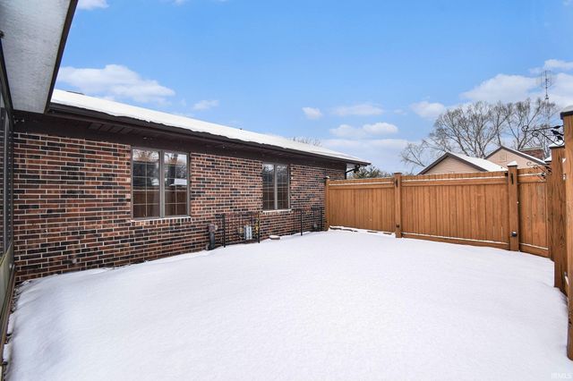 1317 E Island View Drive, Warsaw, IN 46580