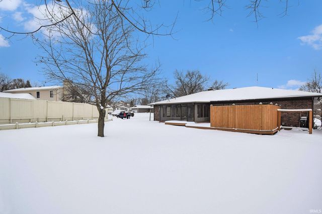 1317 E Island View Drive, Warsaw, IN 46580