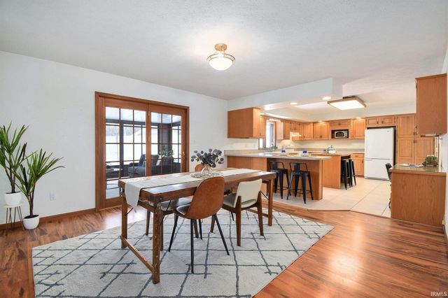 1317 E Island View Drive, Warsaw, IN 46580