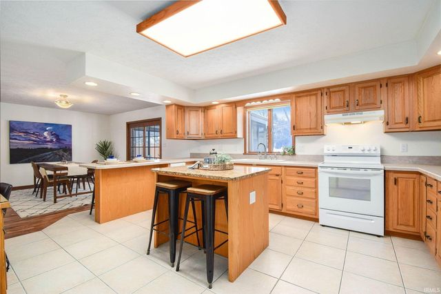 1317 E Island View Drive, Warsaw, IN 46580