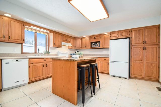 1317 E Island View Drive, Warsaw, IN 46580