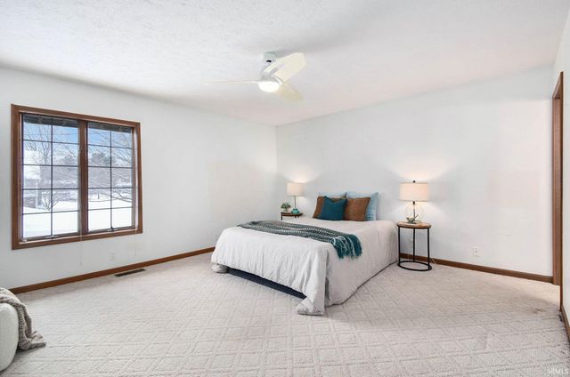 1317 E Island View Drive, Warsaw, IN 46580