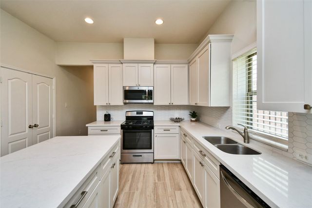 22 Wood Drake Place, Tomball, TX 77375