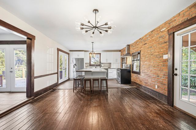 212 W Main Street, Midway, KY 40347