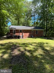 66 LANDS END DR, Montross, VA 22520
