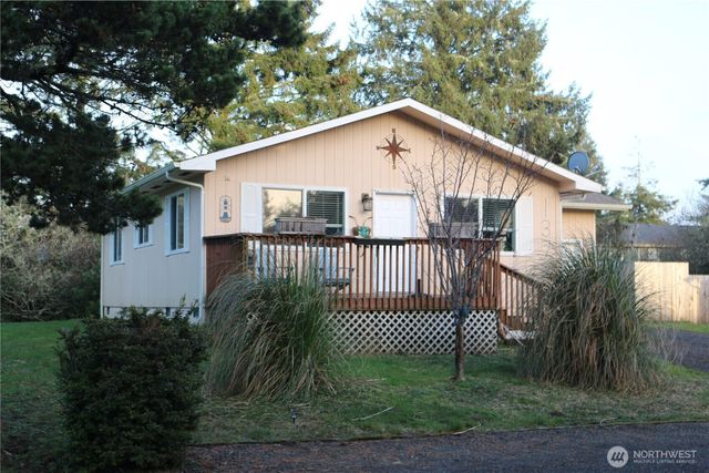 137 Spruce Loop SW, Ocean Shores, WA 98569