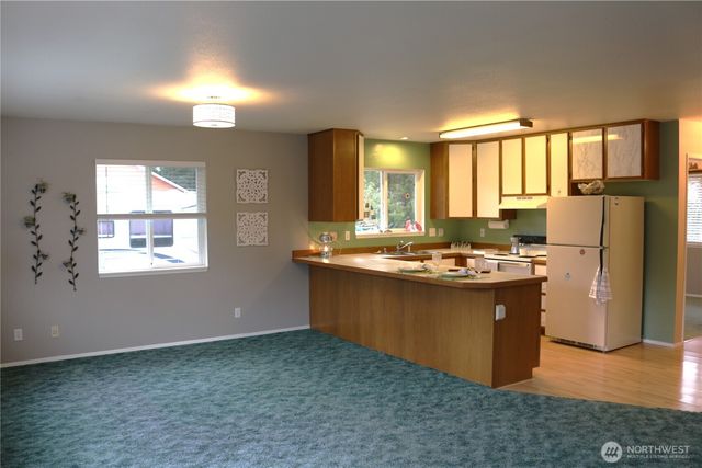 137 Spruce Loop SW, Ocean Shores, WA 98569