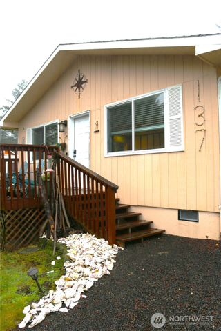 137 Spruce Loop SW, Ocean Shores, WA 98569