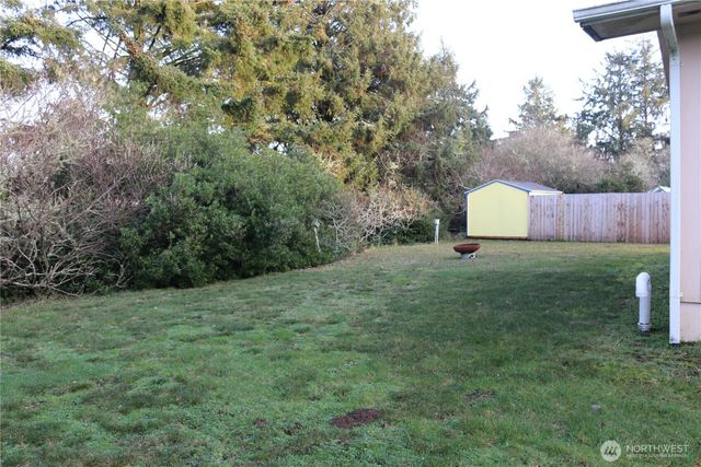 137 Spruce Loop SW, Ocean Shores, WA 98569