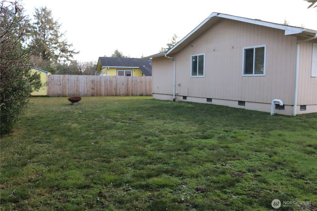 137 Spruce Loop SW, Ocean Shores, WA 98569