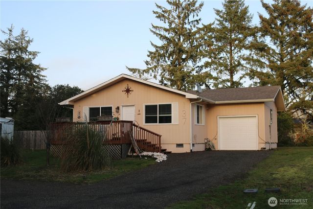 137 Spruce Loop SW, Ocean Shores, WA 98569