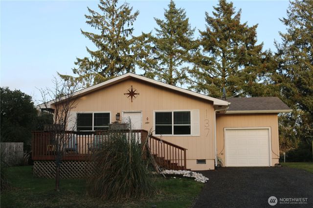 137 Spruce Loop SW, Ocean Shores, WA 98569