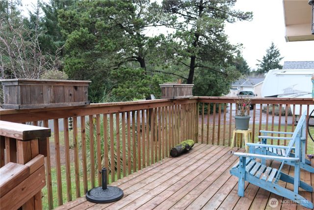 137 Spruce Loop SW, Ocean Shores, WA 98569