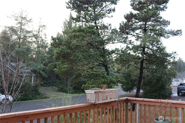 137 Spruce Loop SW, Ocean Shores, WA 98569
